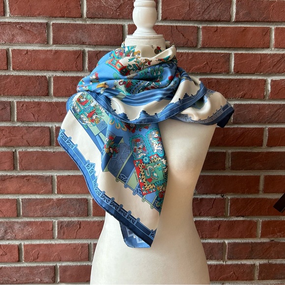 •Hermes Paris Astres et Soleils Silk Handrolled Scarf 34”x34” Made in France - Picture 9 of 16